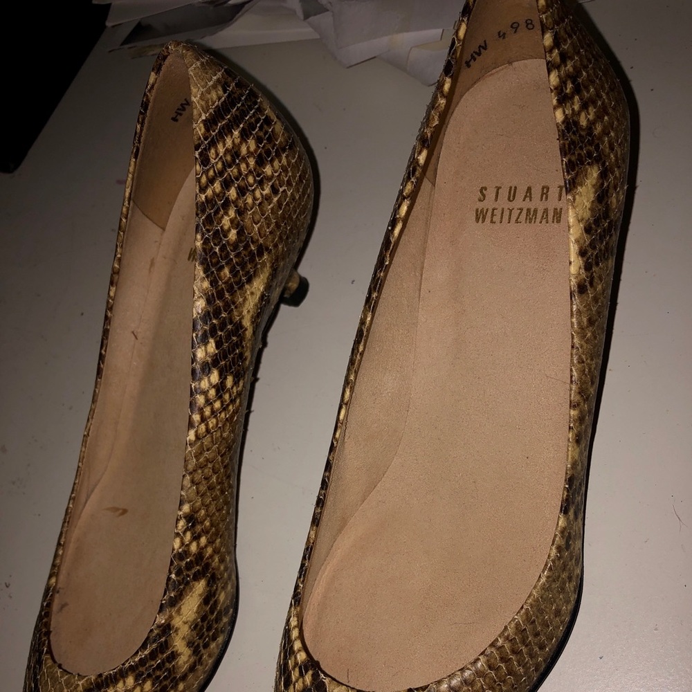 NEVER WORN Stuart Weitzman snakeskin kitten heels!